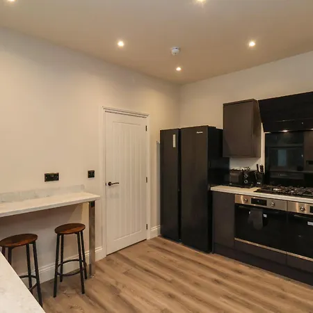 23 Trafalgar Square Scarborough