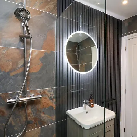 23 Trafalgar Square * Scarborough