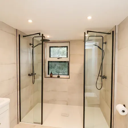 23 Trafalgar Square *