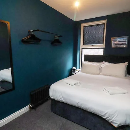 23 Trafalgar Square *