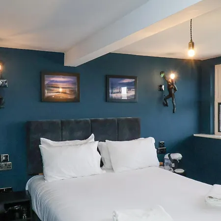 23 Trafalgar Square סקארבורו