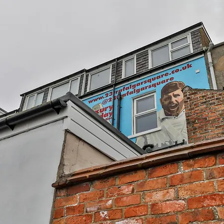 23 Trafalgar Square *