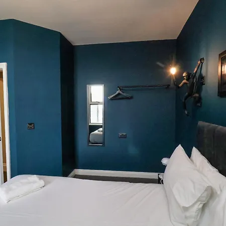 23 Trafalgar Square * Σκάρμπορο