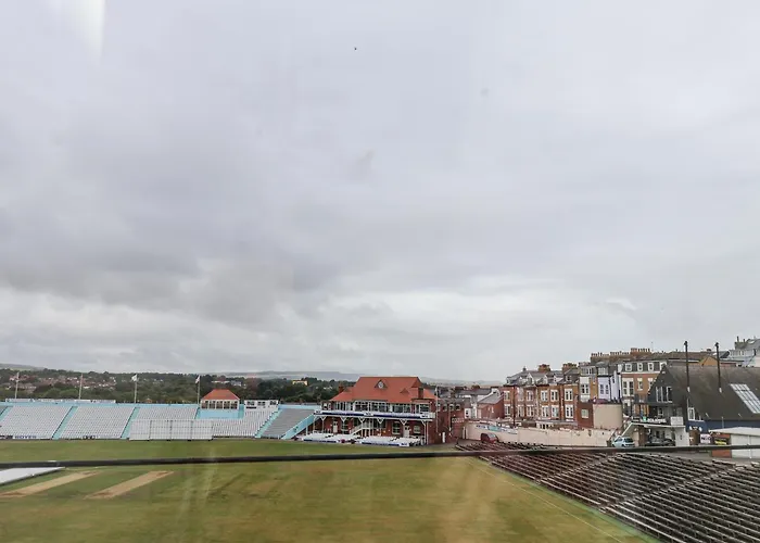 23 Trafalgar Square *