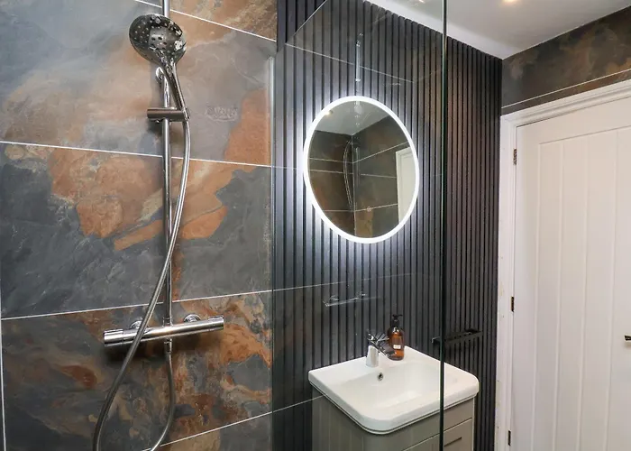 23 Trafalgar Square * Scarborough