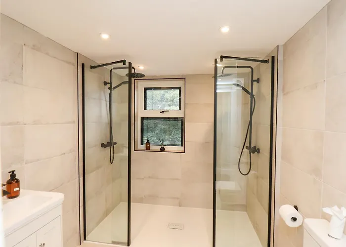 23 Trafalgar Square *