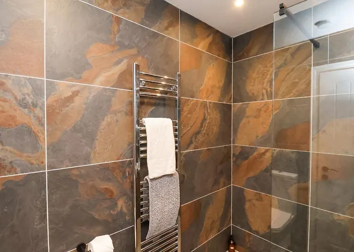 23 Trafalgar Square *