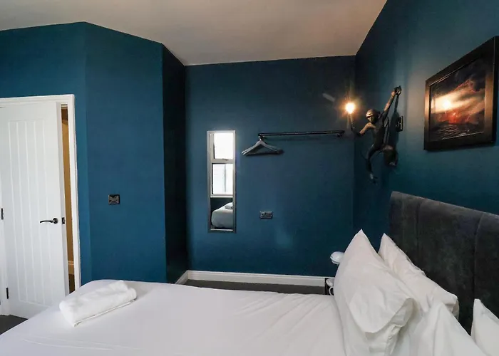 23 Trafalgar Square * Scarborough