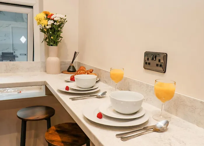 23 Trafalgar Square *