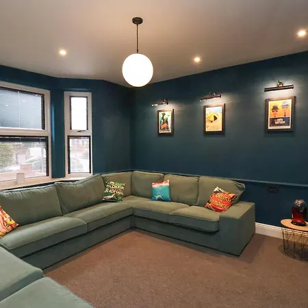 23 Trafalgar Square *