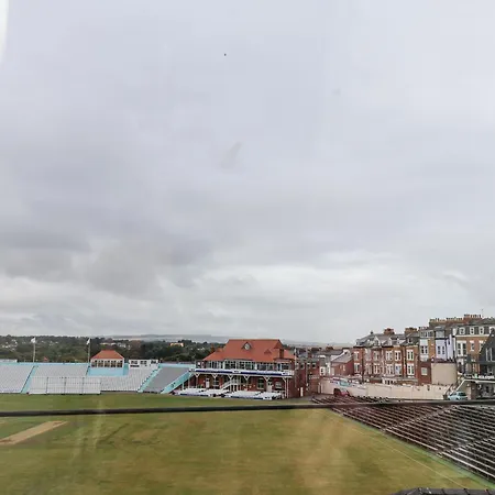 23 Trafalgar Square *